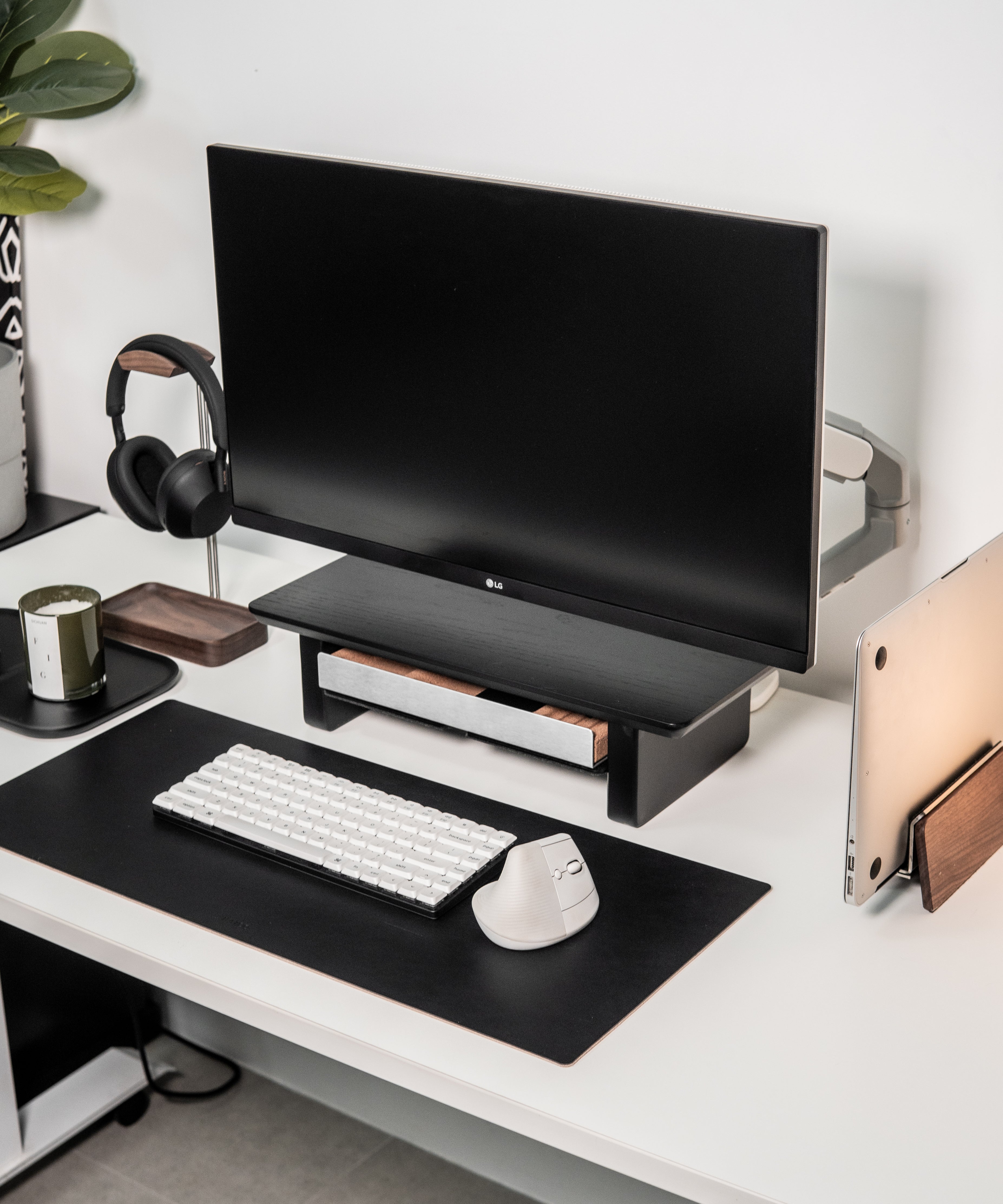 Desk Setup Cockpit | Black