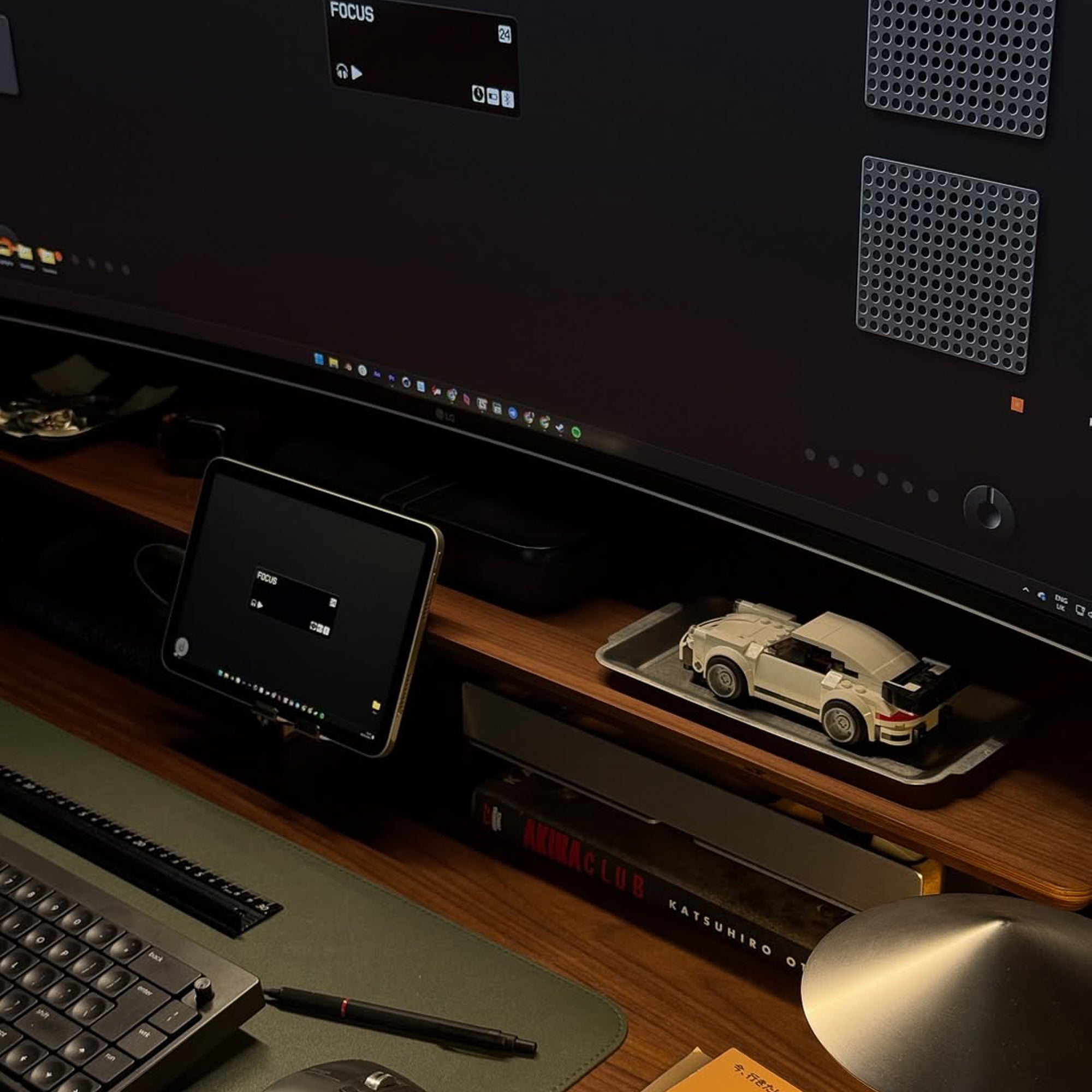 Desk Setup Cockpit | Walnut
